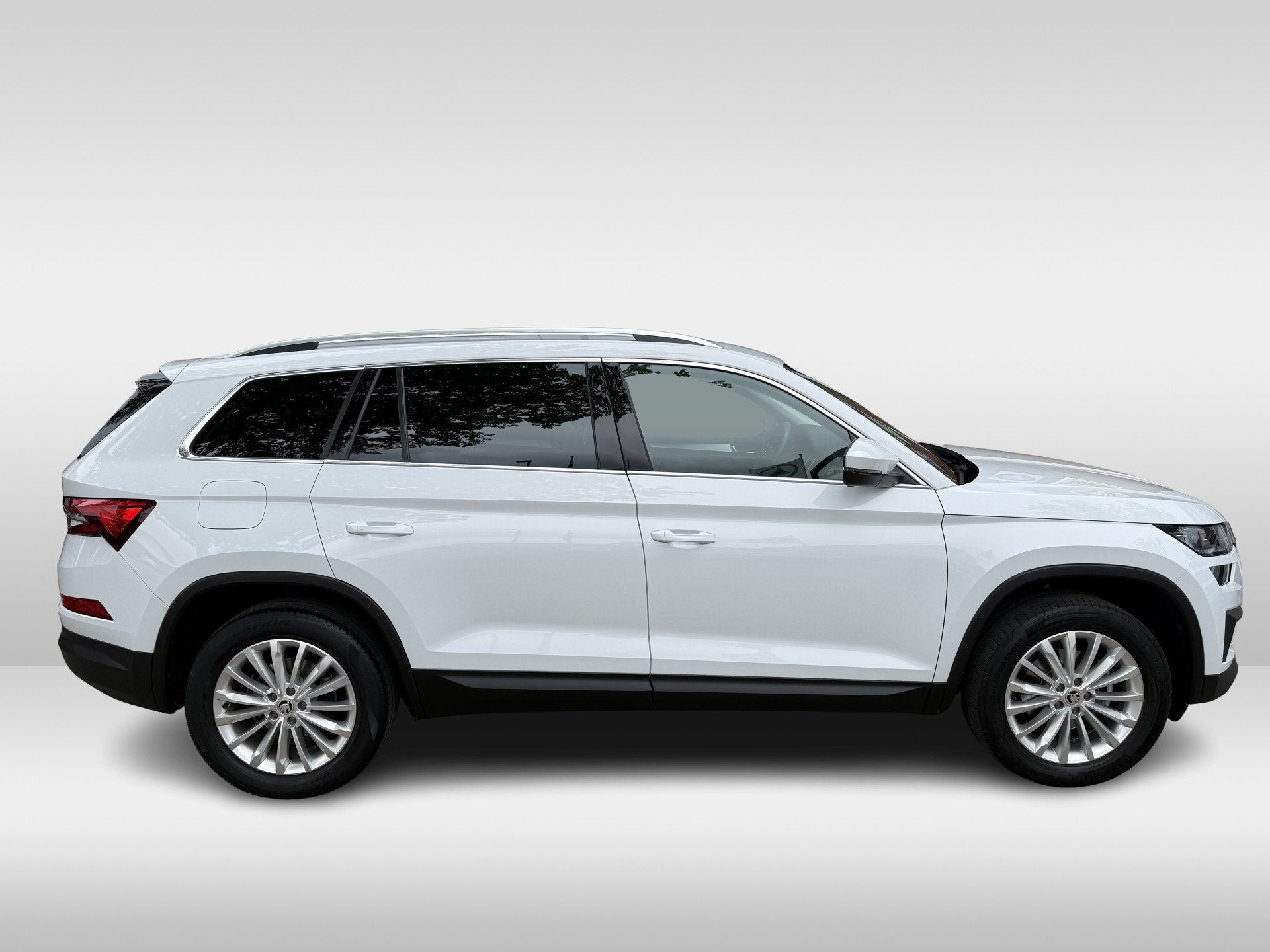 Skoda Kodiaq 1.5 TSI Business Edition | afneembare trekhaak, 4 cilinders, 150 pk, Leder en Stof, Wit