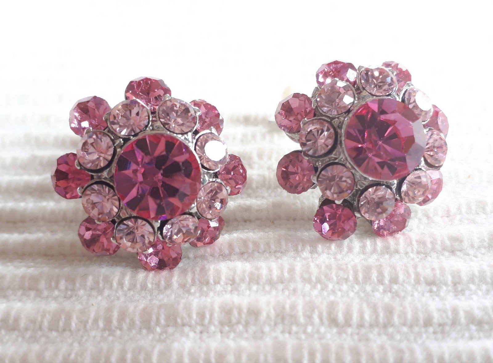 Jaren '60 Oorclips in 2 Tinten Roze., Sieraden, Tassen en Uiterlijk, Antieke sieraden, Ophalen of Verzenden, Overige materialen