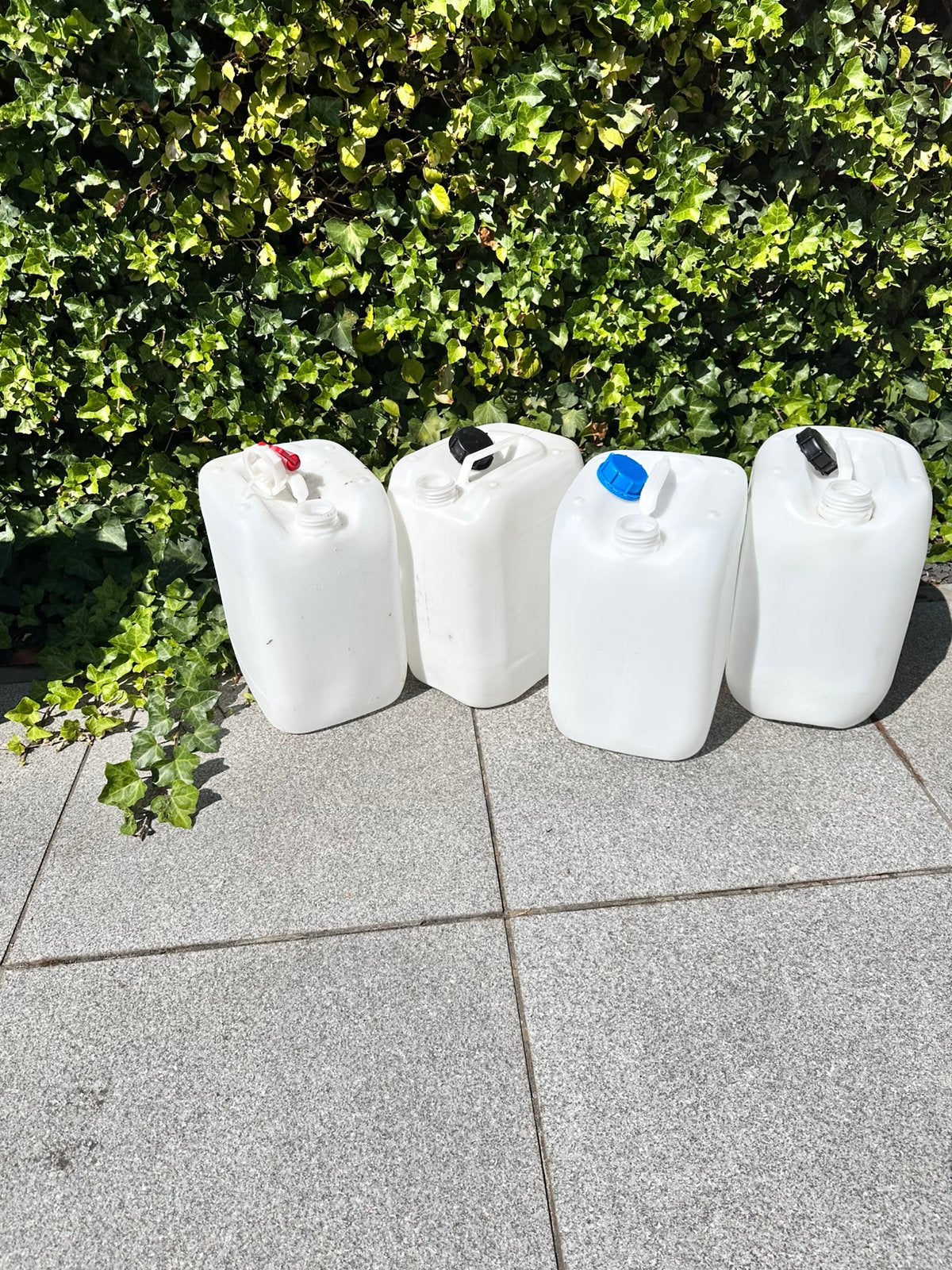 Jerrycans / water / benzine / olie, Minder dan 75 liter, Ophalen of Verzenden, Zo goed als nieuw