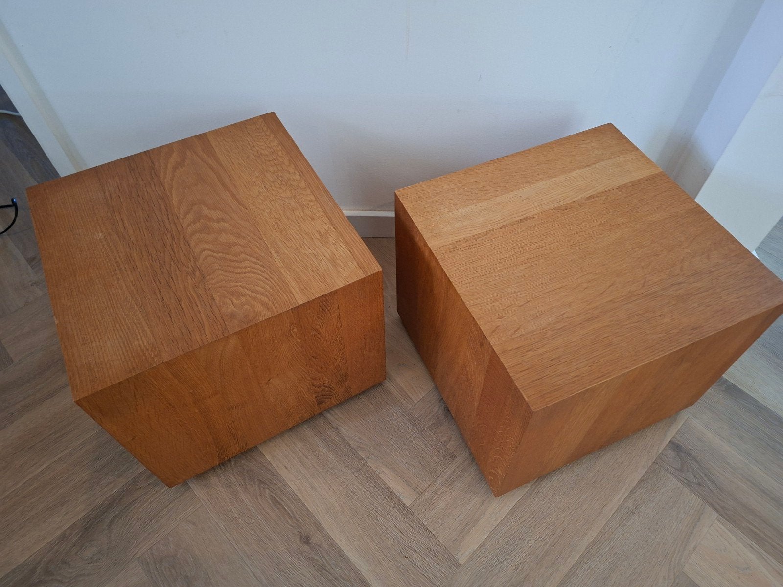 2 bijzettafels eikenhout, 'Kubus', verrijdbaar!, Ophalen, Minder dan 45 cm, Minder dan 55 cm, Vierkant