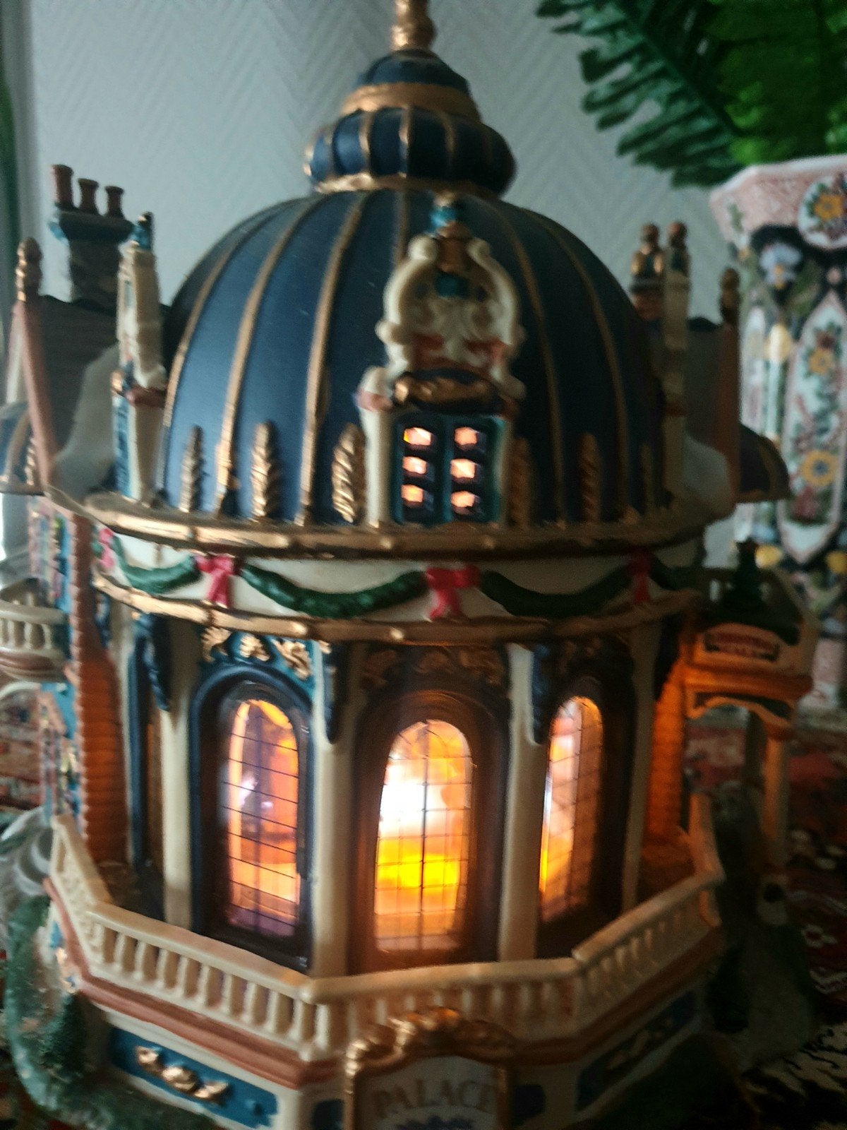 lemax toy store en balroom zo goed als nieuw in doos  bieden, Diversen, Kerst, Ophalen of Verzenden, Nieuw