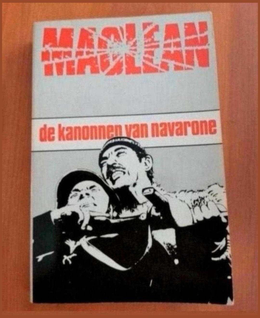 De Kanonnen van Navarone - Alistair MacLean, Boeken, Ophalen of Verzenden, Gelezen