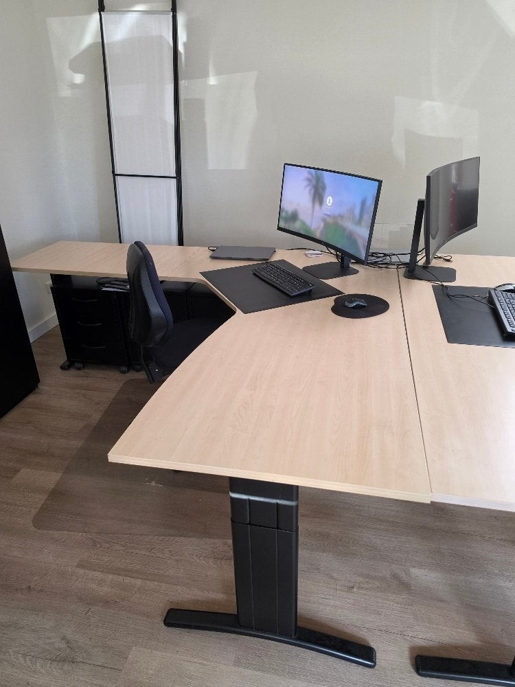 Twee Gratis Bureau's (Hoekvorm - L Vorm), Werkplek, Ophalen, Gebruikt, Bureau