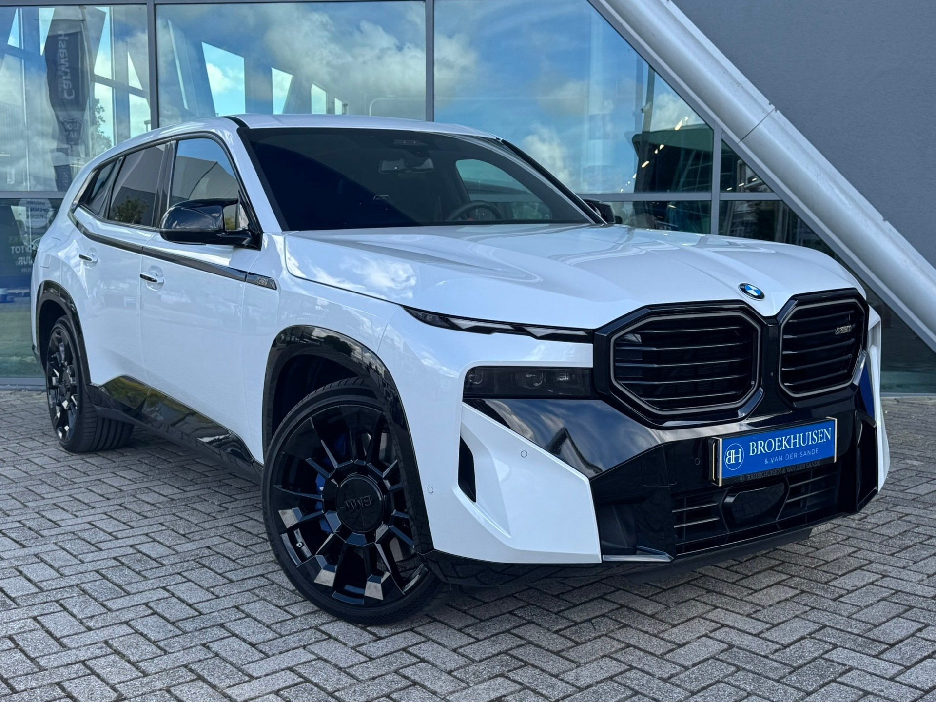 BMW XM PHEV 30 kWh M-Sport V8 653pk Driving Assist / Bowers, Gebruikt, 653 pk, 4395 cc, Wit