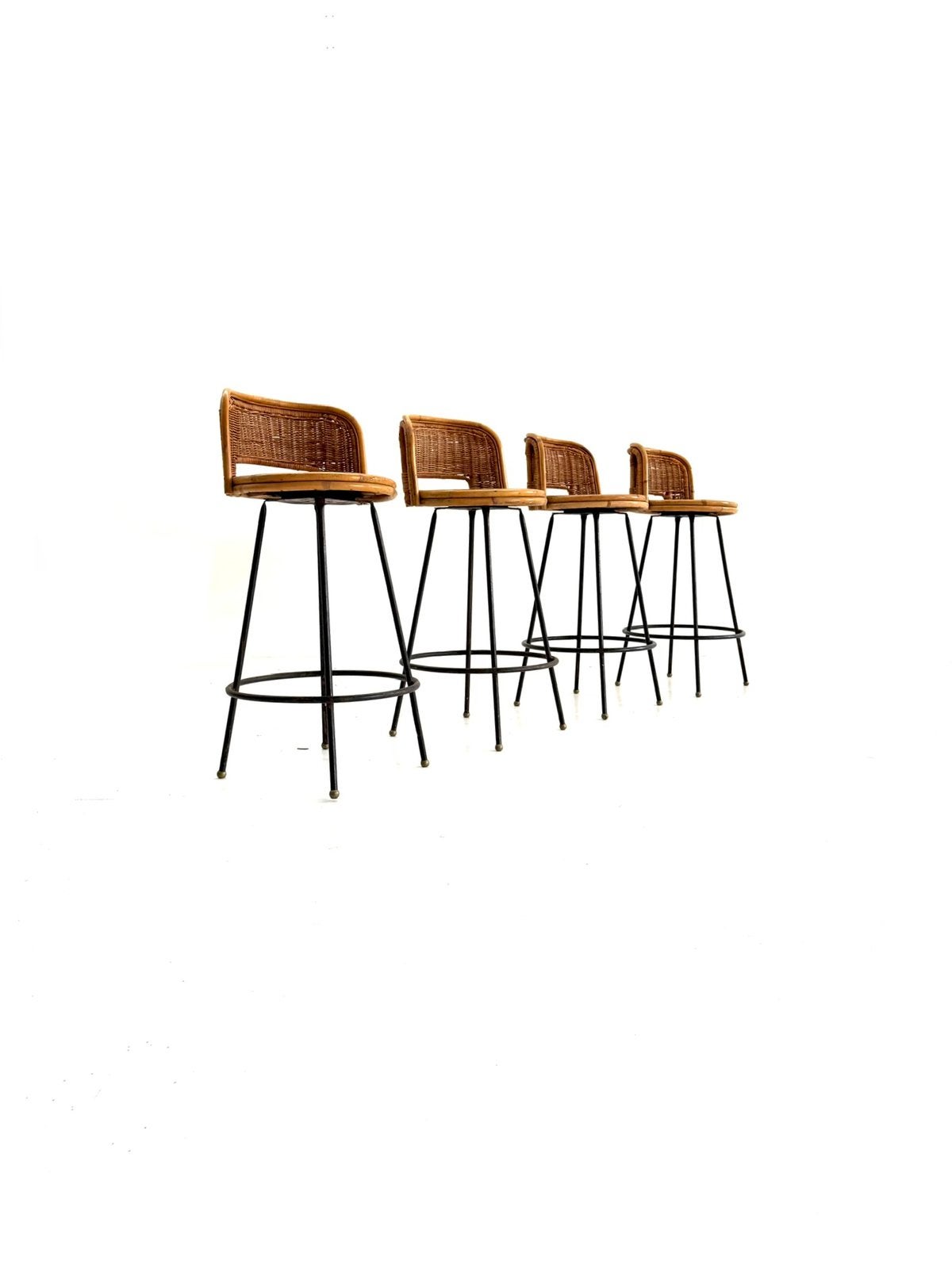 Set van 4 vintage barkrukken, rotan & smeedijzer ‘60, Huis en Inrichting, Metaal, 60 tot 90 cm, Met voetsteun, Ophalen of Verzenden