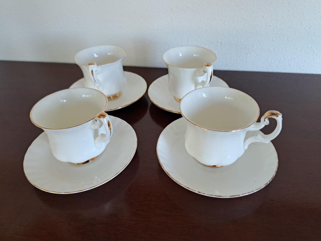 Set van 4 Royal Albert Val D'or kop en schotels, Ophalen of Verzenden