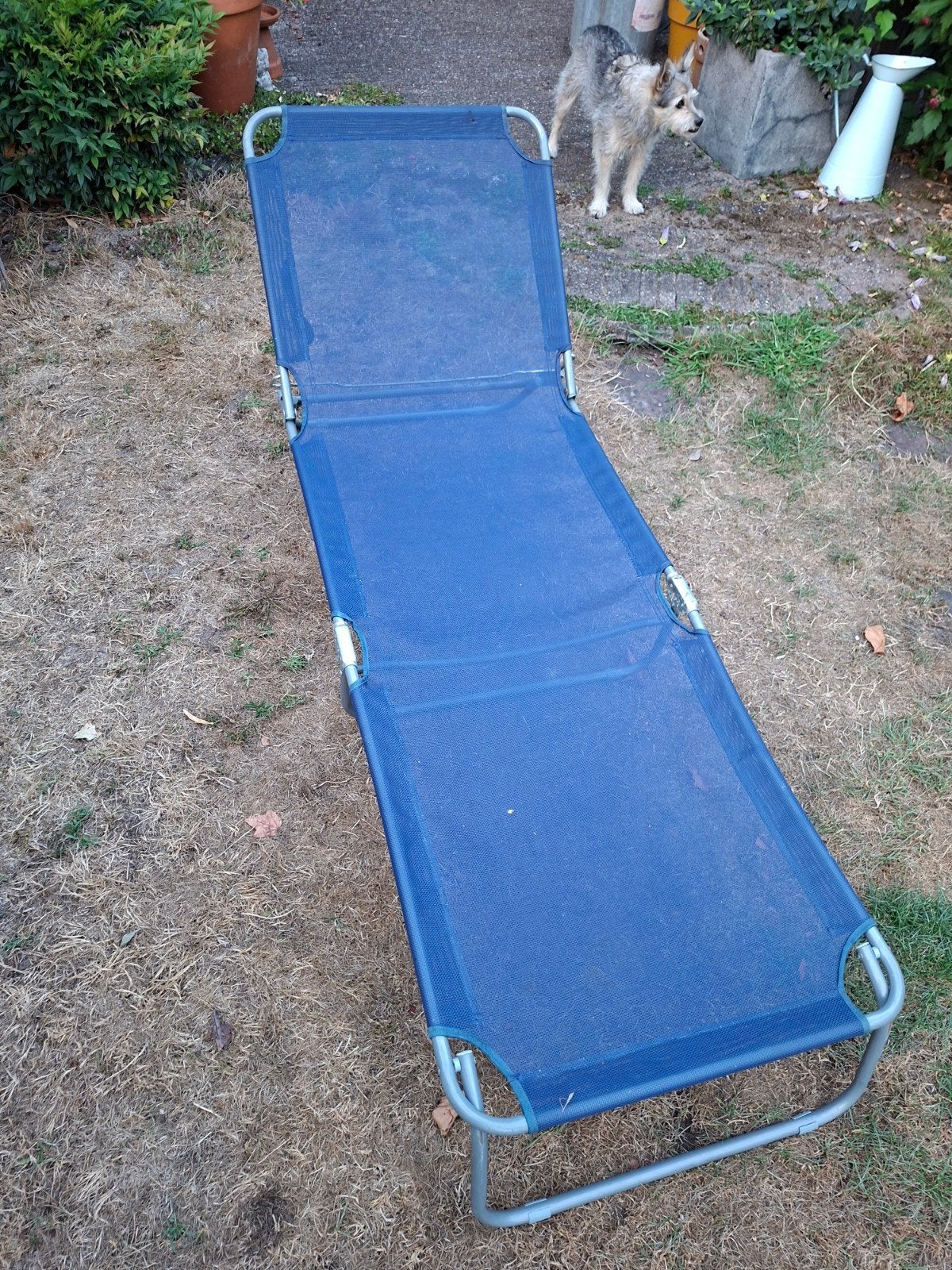 Blauw opvouwbaar ligbed voor tuin of strand, Ophalen of Verzenden, Gebruikt, Metaal, Inklapbaar