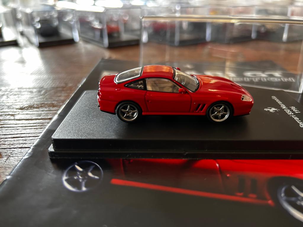 Ferrari 550 Maranello (1996) Ferrari GT 1/64 collectie, Ophalen of Verzenden, Zo goed als nieuw, Auto