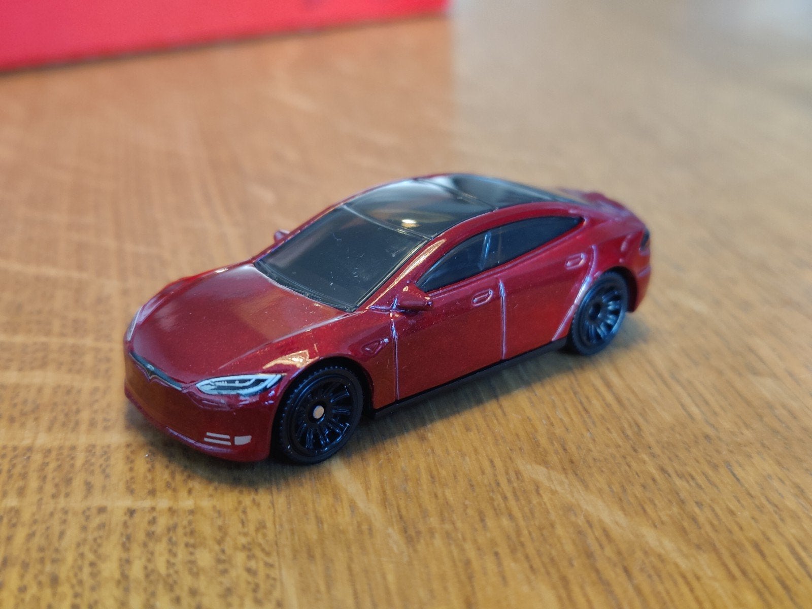 Matchbox Tesla Model S ROOD, Hobby en Vrije tijd, Ophalen of Verzenden, Zo goed als nieuw, Auto