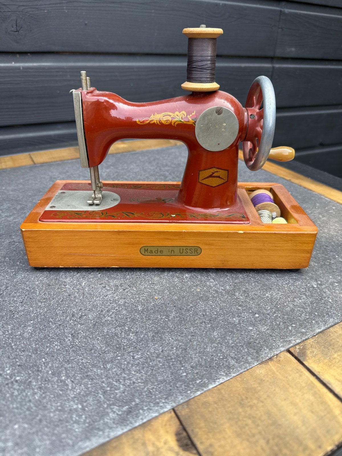 Vintage Naaimachine "Made in USSR" - Decoratief Model, Antiek en Kunst, Antiek | Naaimachines, Ophalen of Verzenden
