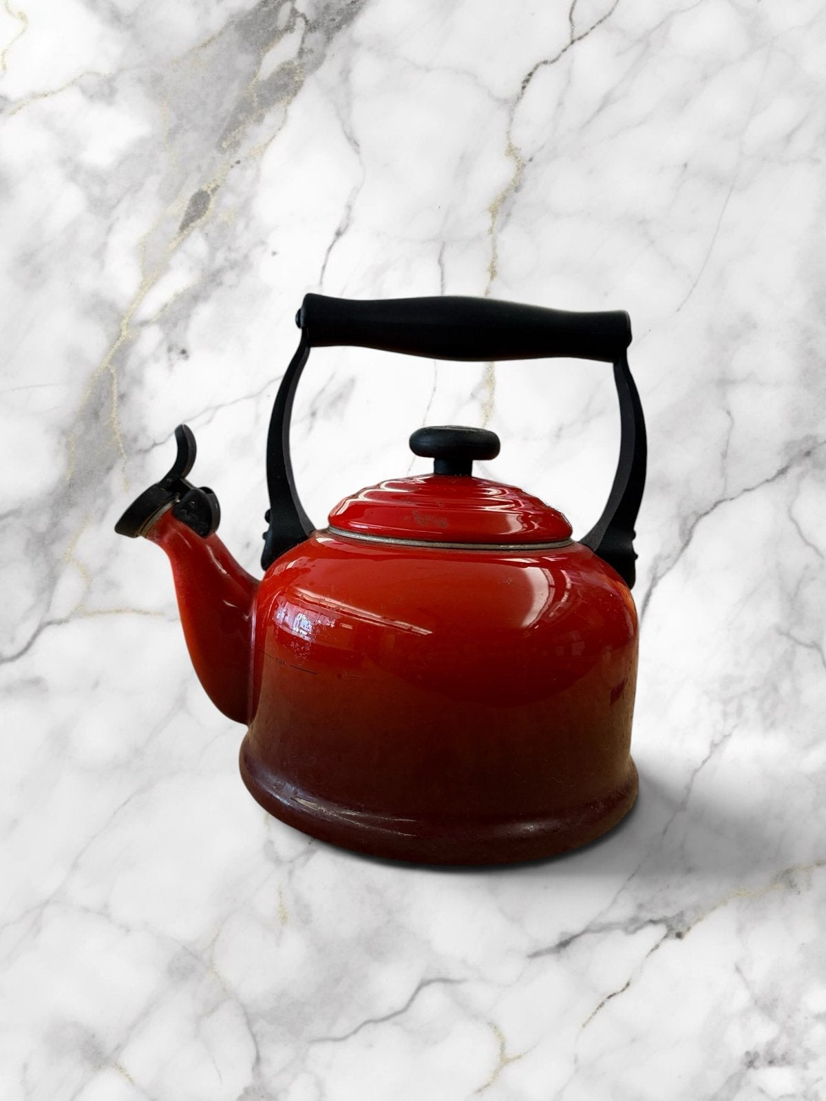 Le Creuset fluitketel rood 2.1L - Gebruikt, Gebruikt, Ophalen of Verzenden, Metaal, Rood