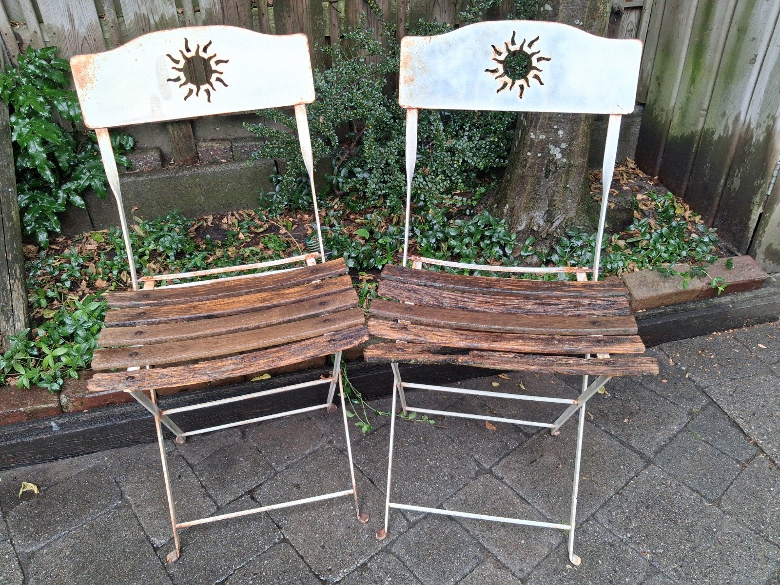 Vintage tuinstoelen met zonmotief - opknapper, Ophalen