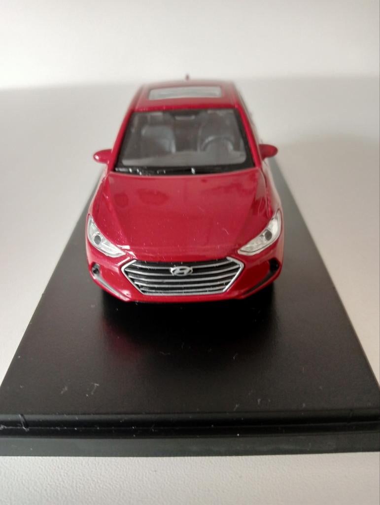 Hyundai Elantra schaalmodel - Rood, Hobby en Vrije tijd, Modelauto's | 1:43, Ophalen of Verzenden, Nieuw, Auto, Overige merken