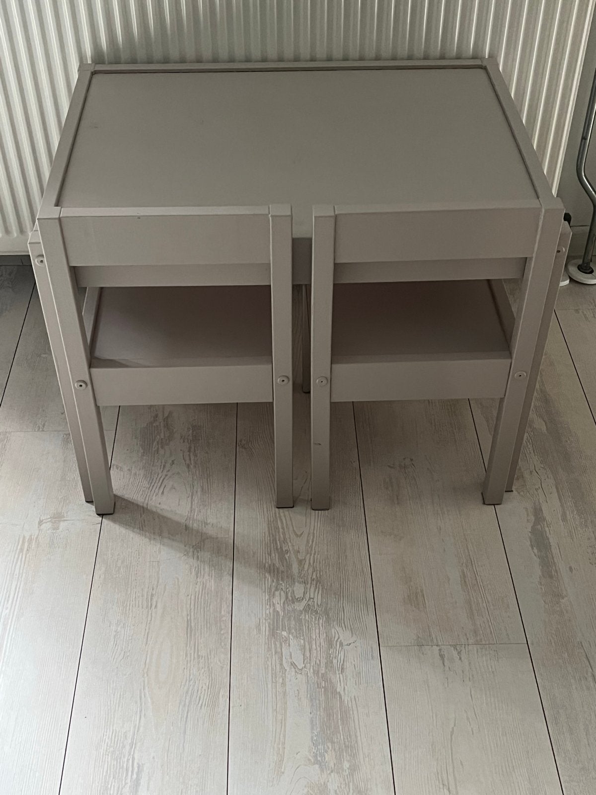 IKEA tafeltje met 2 stoeltjes - Kinderzitgroep, Kinderen en Baby's, Kinderkamer | Tafels en Stoelen, Ophalen, Gebruikt, Tafel(s) en Stoel(en)
