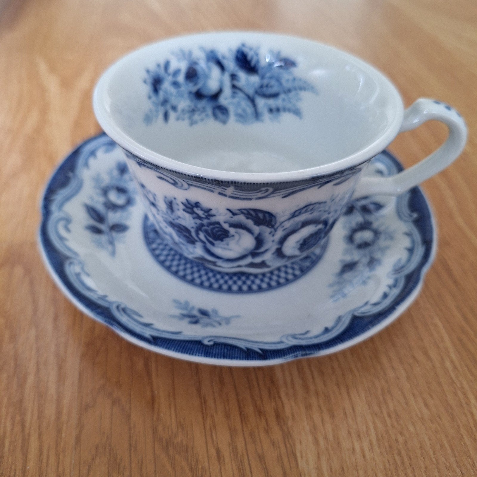 Vintage Blue Rose theekopje met schotel - Fine China Japan, Ophalen of Verzenden