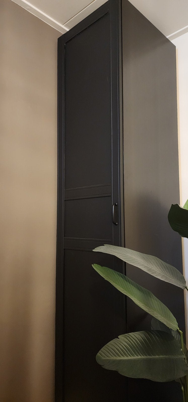 Ikea pax zwarte kledingkast met planken en hangruimte, Huis en Inrichting, Kasten | Kledingkasten, Ophalen, Met deur(en), Gebruikt