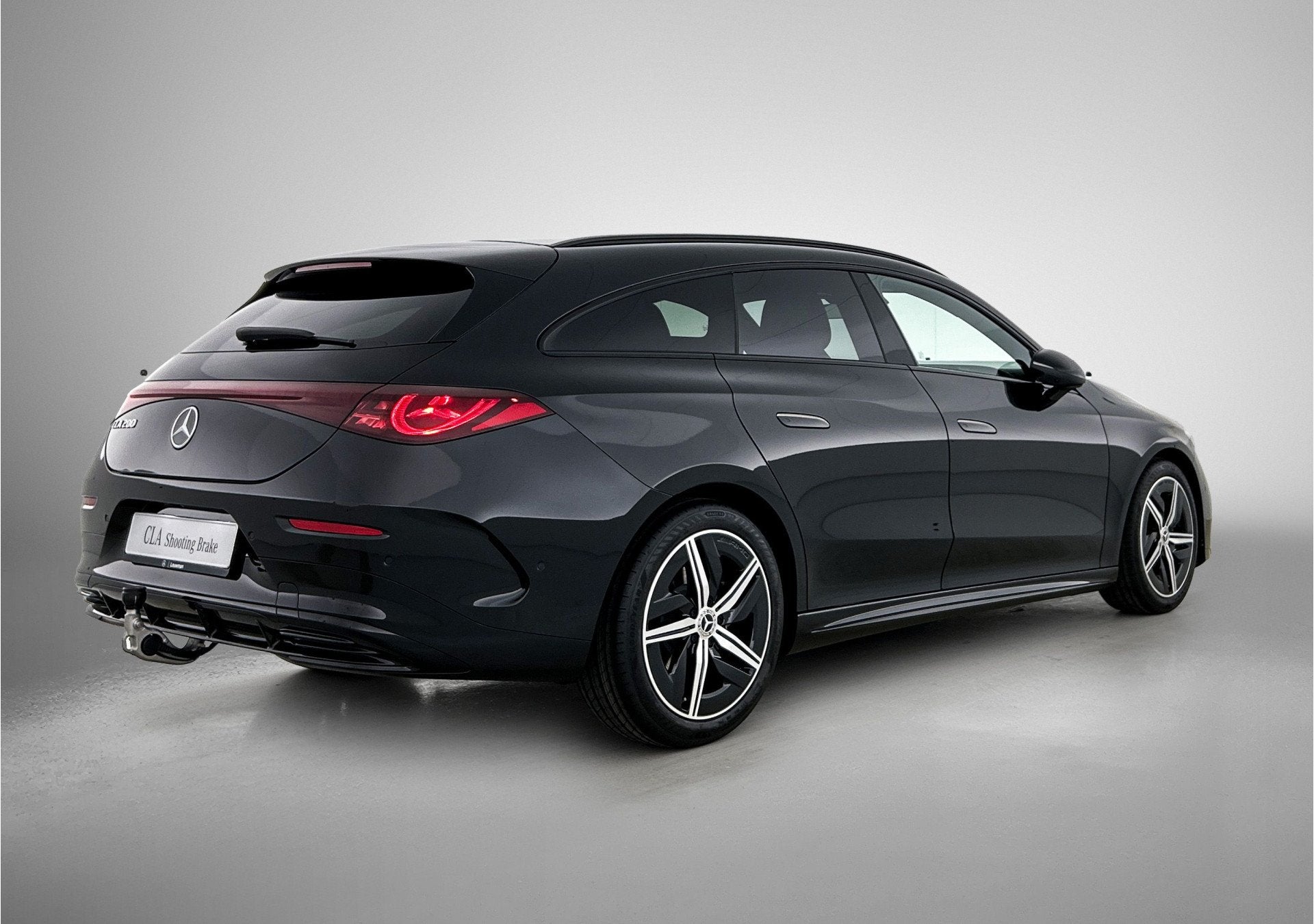Mercedes-Benz CLA-Klasse Shooting Brake 200 Business Solutio, Auto's, Automaat, CLA, Achterwielaandrijving, 2065 kg