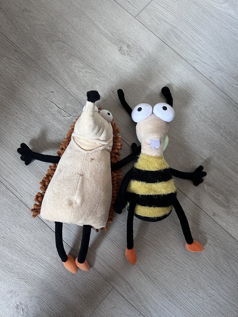 Egel en Bij Knuffels - Gebruikt, Gebruikt, Overige typen, Ophalen of Verzenden, Middelgroot (20 tot 80 cm)