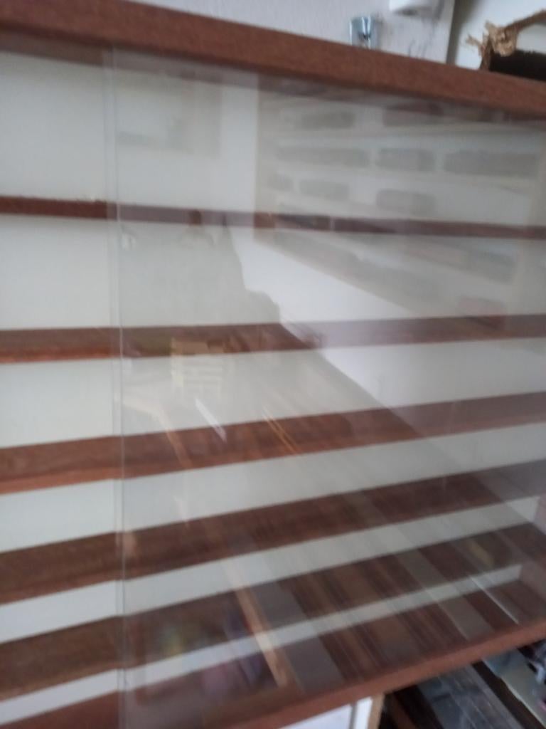 Houten vitrinekast met glazen schuifdeuren, Hobby en Vrije tijd, Modeltreinen | H0, Ophalen, Gelijkstroom of Wisselstroom, Overige merken