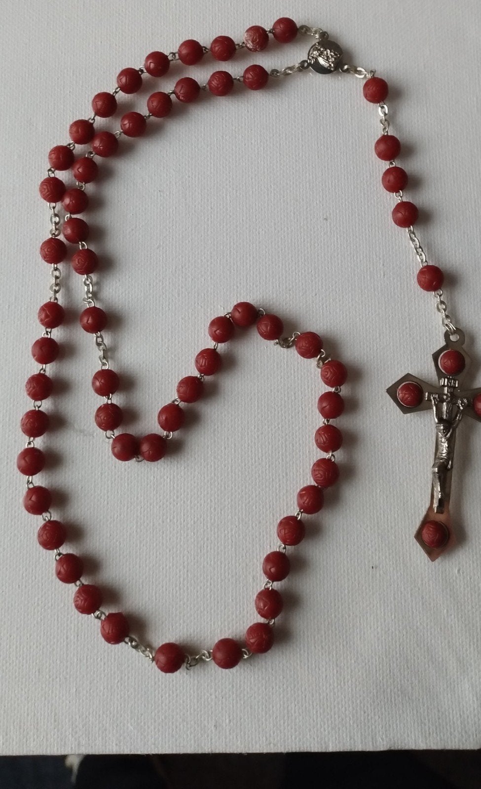 Vintage rozenkrans met rode kralen en zilverkleurige ketting, Ophalen of Verzenden