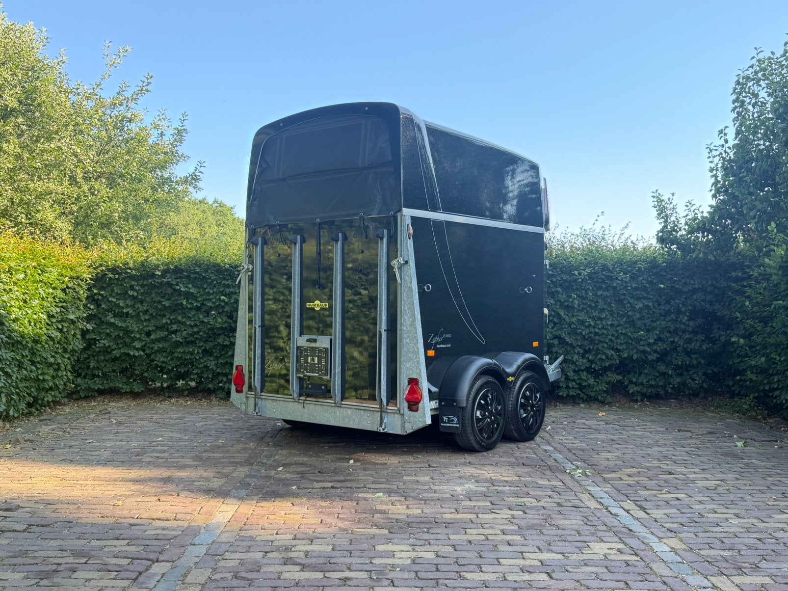 Zeer mooie 2 paards humbaur zephir alu bodem en zadelkamer, Ophalen, Aluminium, Zo goed als nieuw, 2-paards trailer