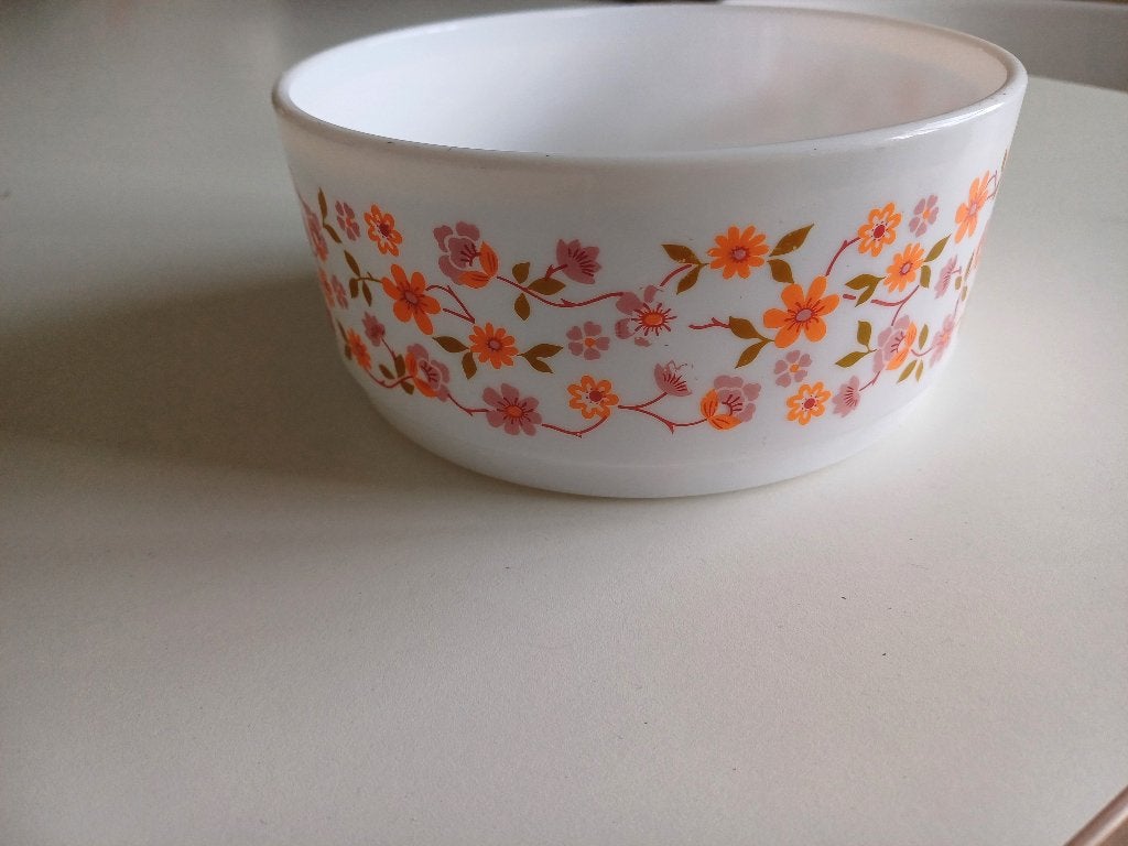Vintage Arcopal France schaal met bloemmotief, Gebruikt, Ophalen of Verzenden, Overige stijlen, Glas