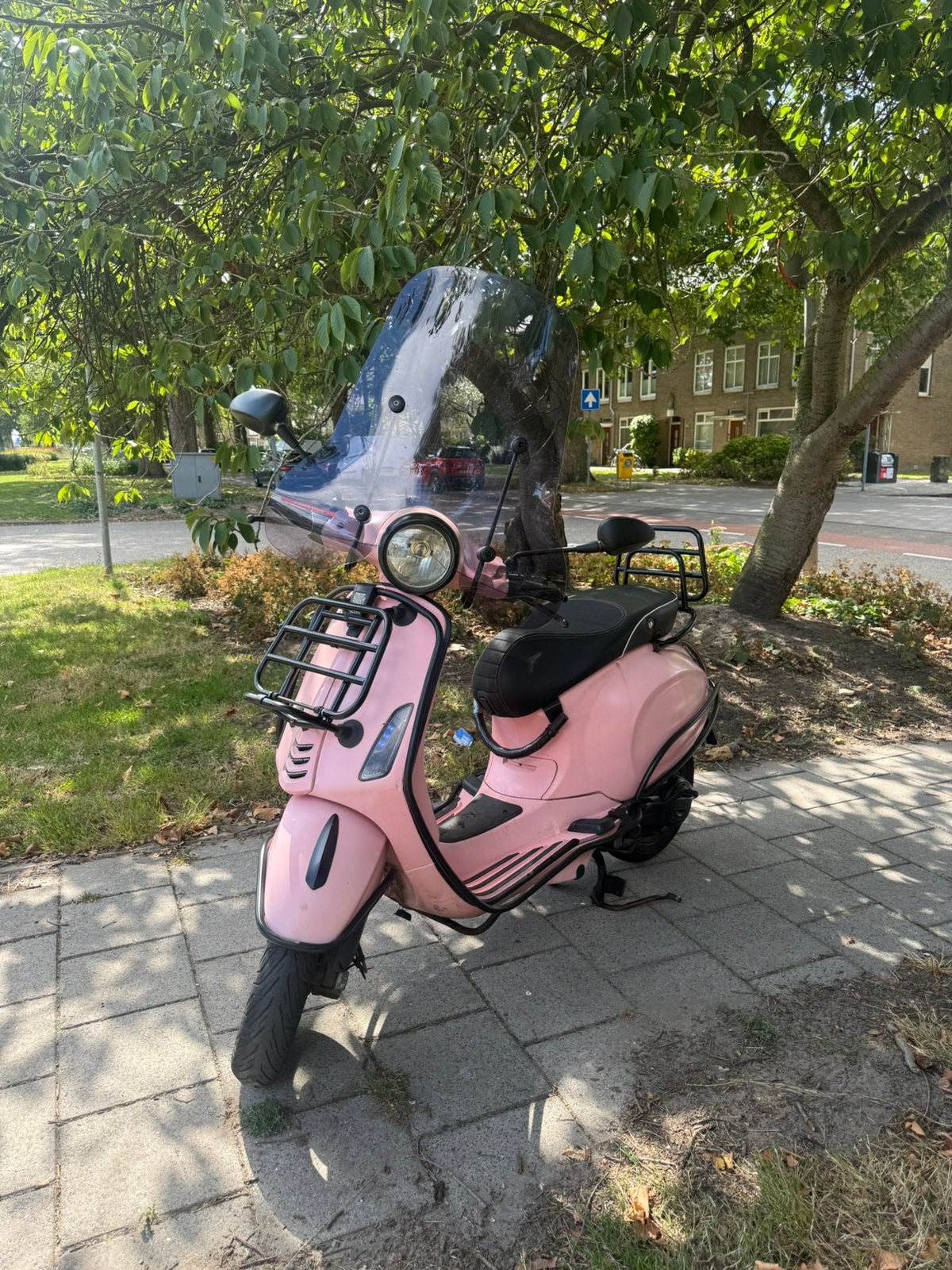 Vespa Primavera custom roze full option, Fietsen en Brommers, Ophalen of Verzenden, Zo goed als nieuw