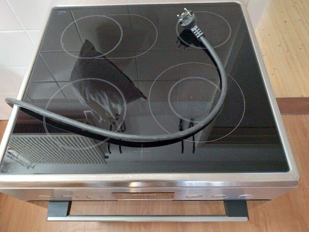 Bosch keramisch fornuis met oven vrijwel nieuw, Witgoed en Apparatuur, Fornuizen, Keramisch, Zo goed als nieuw, Vrijstaand, 85 tot 90 cm