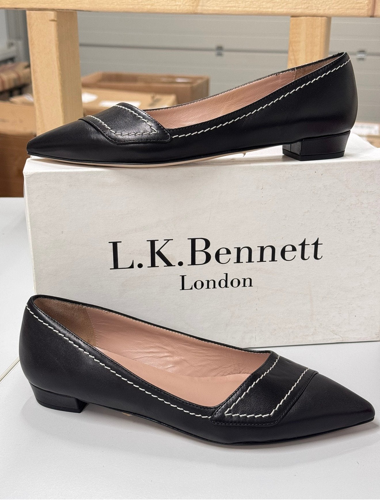 LK Bennett Polly Leather Contrast Stitch Flats schoen hak 37, Schoenen met lage hakken, Zwart, Nieuw, Ophalen of Verzenden