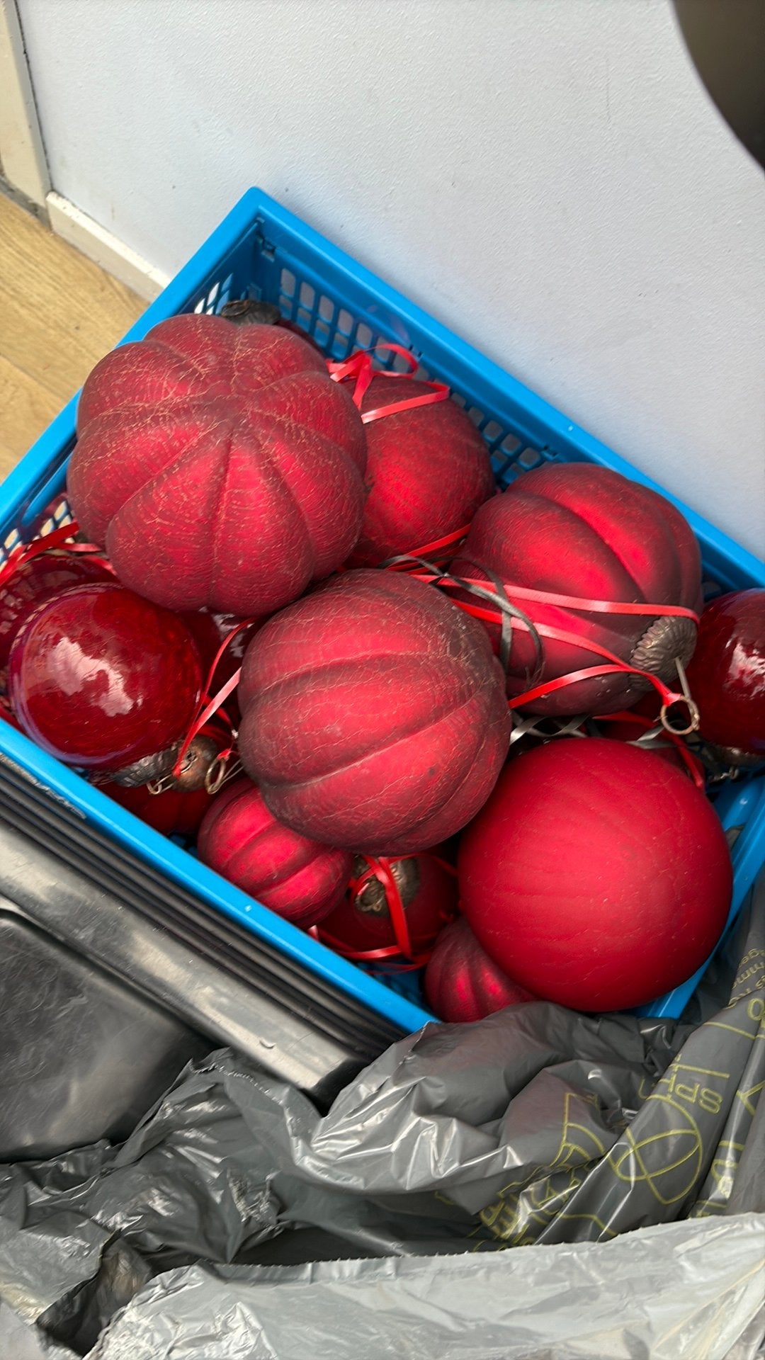 Kerst glazen deco ballen krat vol teab, Ophalen