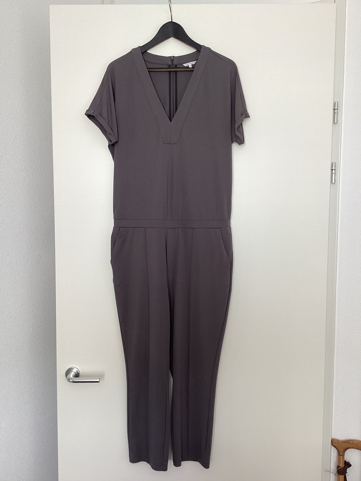 Jumpsuit Yaya maat 42 valt als 40 travelstof grijs taupe, Ophalen of Verzenden, Zo goed als nieuw, Maat 38/40 (M), Grijs