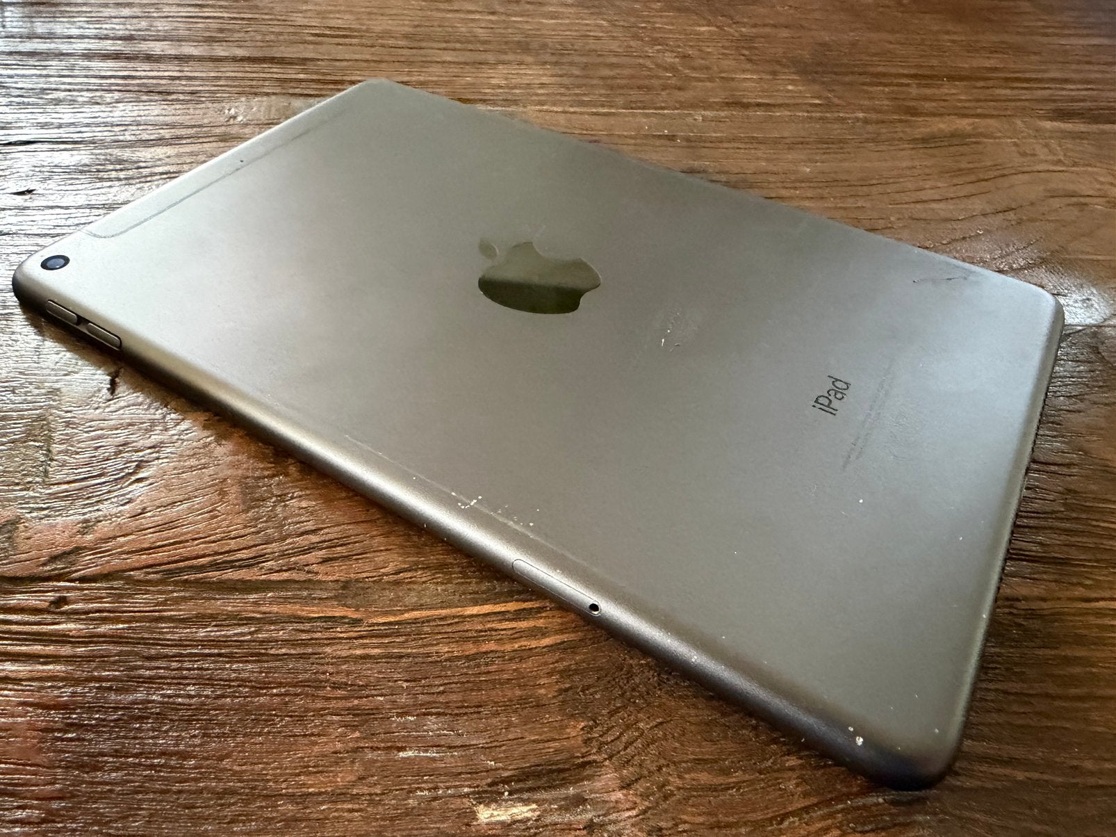 Foto 6 van Apple iPad Mini 5e generatie A2124 64GB Wi-Fi en LTE izgst