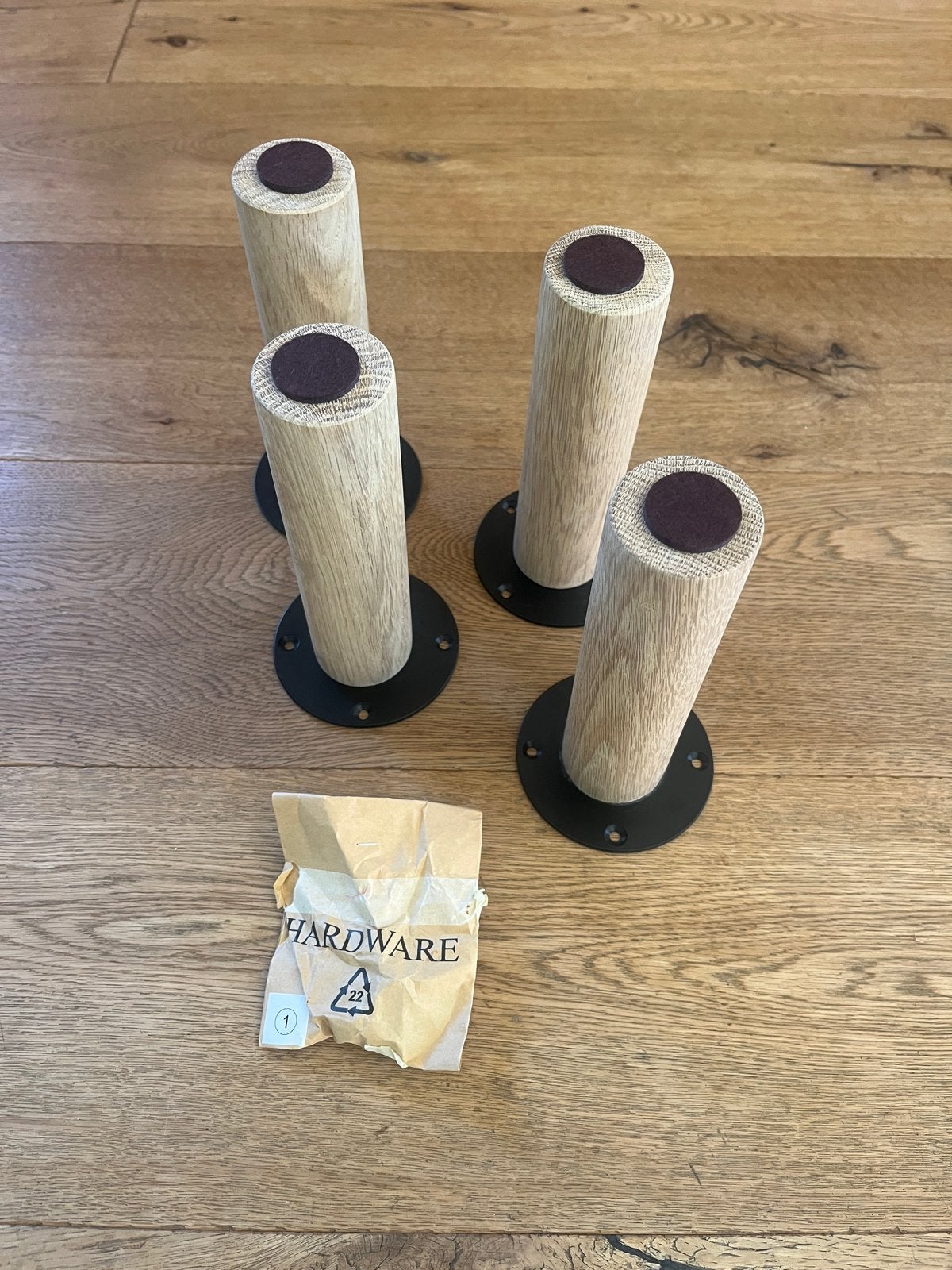 Set van 4 nieuwe houten poten voor bank of meubel, Ophalen of Verzenden, Nieuw, Hout, Minder dan 150 cm
