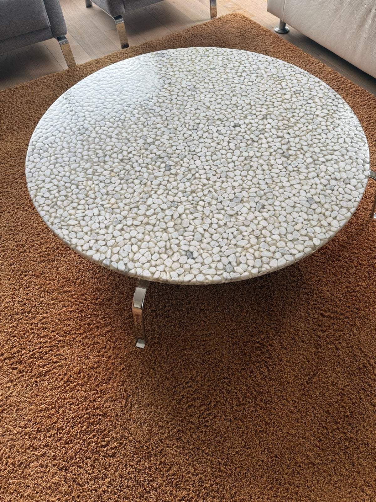 Unieke salontafel met kiezelstenen in epoxy-hars blad, Ophalen, Rond, Zo goed als nieuw, Metaal