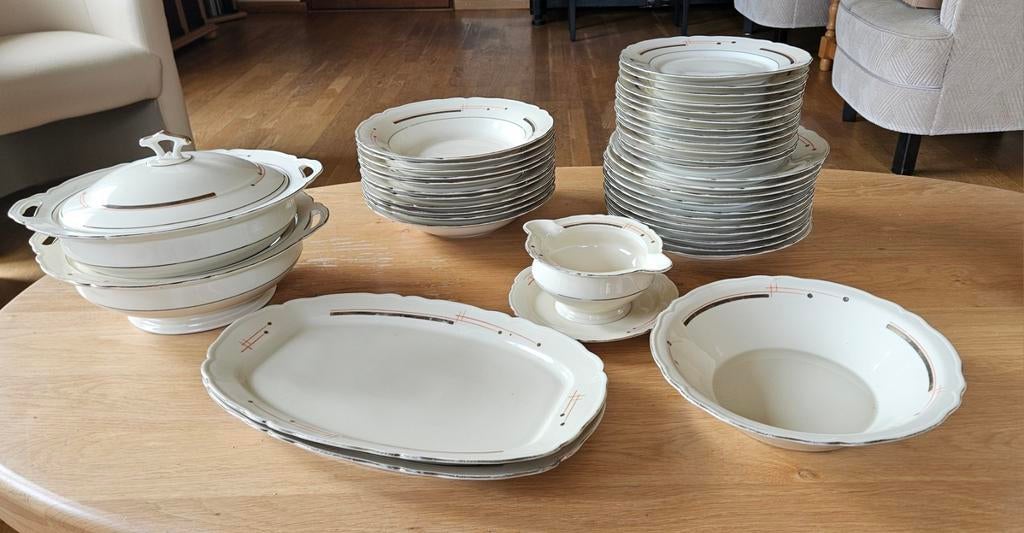 Vintage: compleet 12 persoons antiek servies, Ophalen