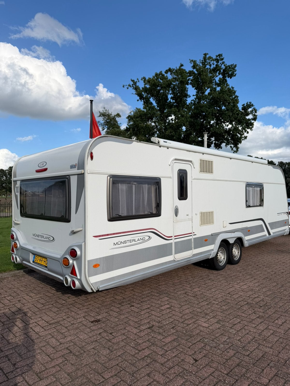 LMC Musica 715K 2010 | Stapelbed | Airco | Zeer nette staat, Caravans en Kamperen, Rondzit, Bedrijf, 7 tot 8 meter, Schokbreker