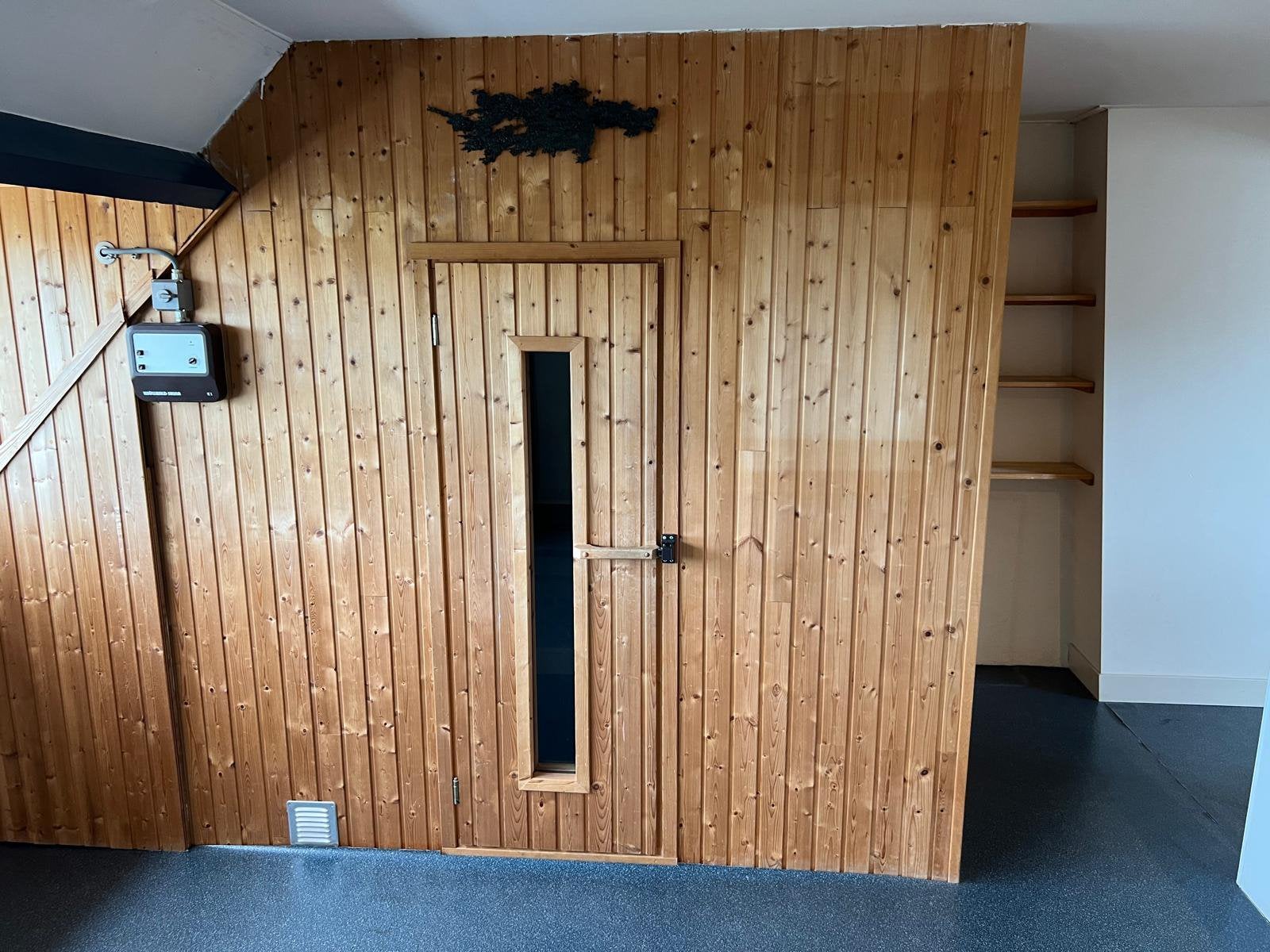 Traditionele Finse sauna - moet nu weg!, Sport en Fitness, Sauna, Ophalen, Gebruikt, Fins of Traditioneel, Complete sauna