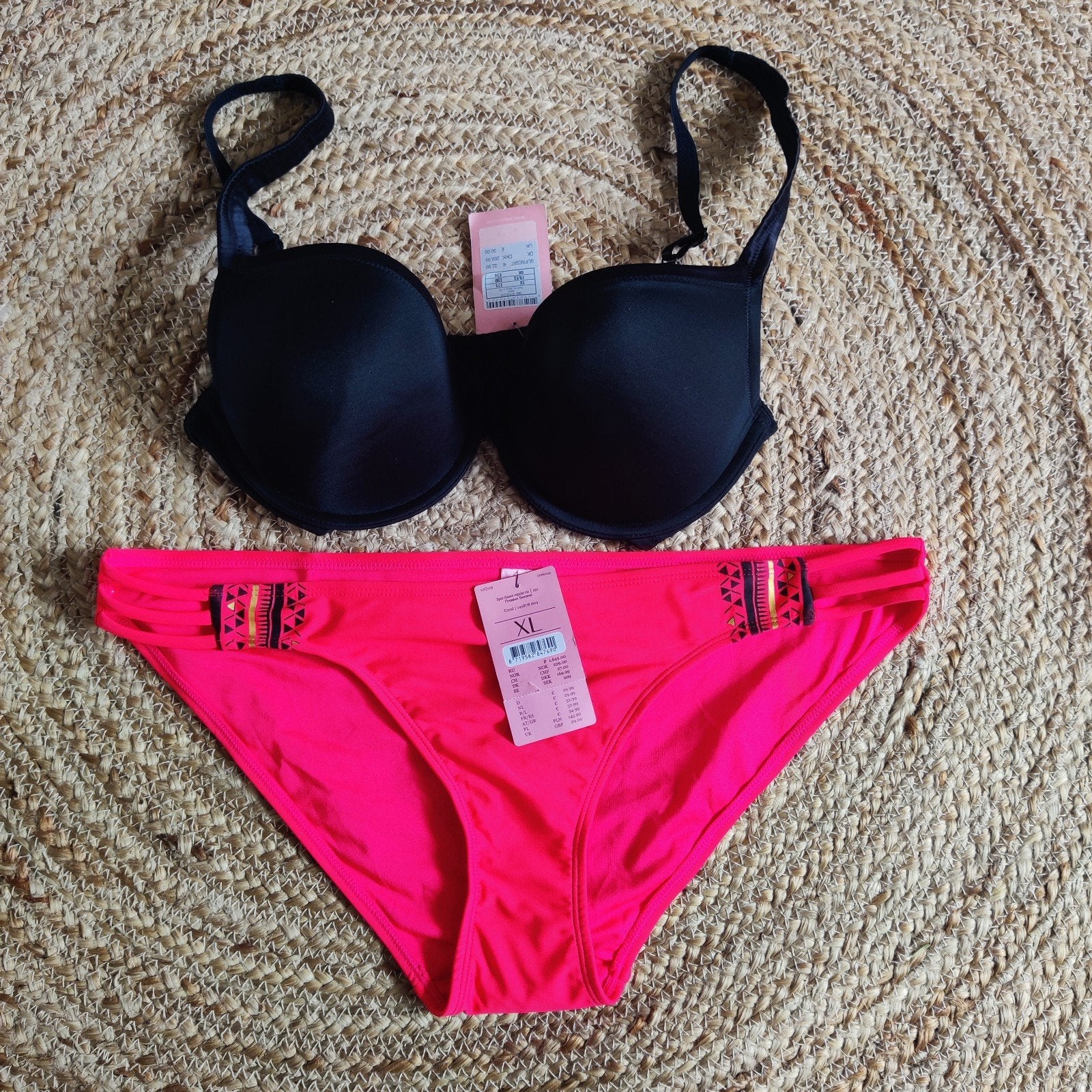 Hunkemöller Push-up BH en bikinibroekje set, Hunkemöller, Ophalen of Verzenden, Meerkleurig, Setje