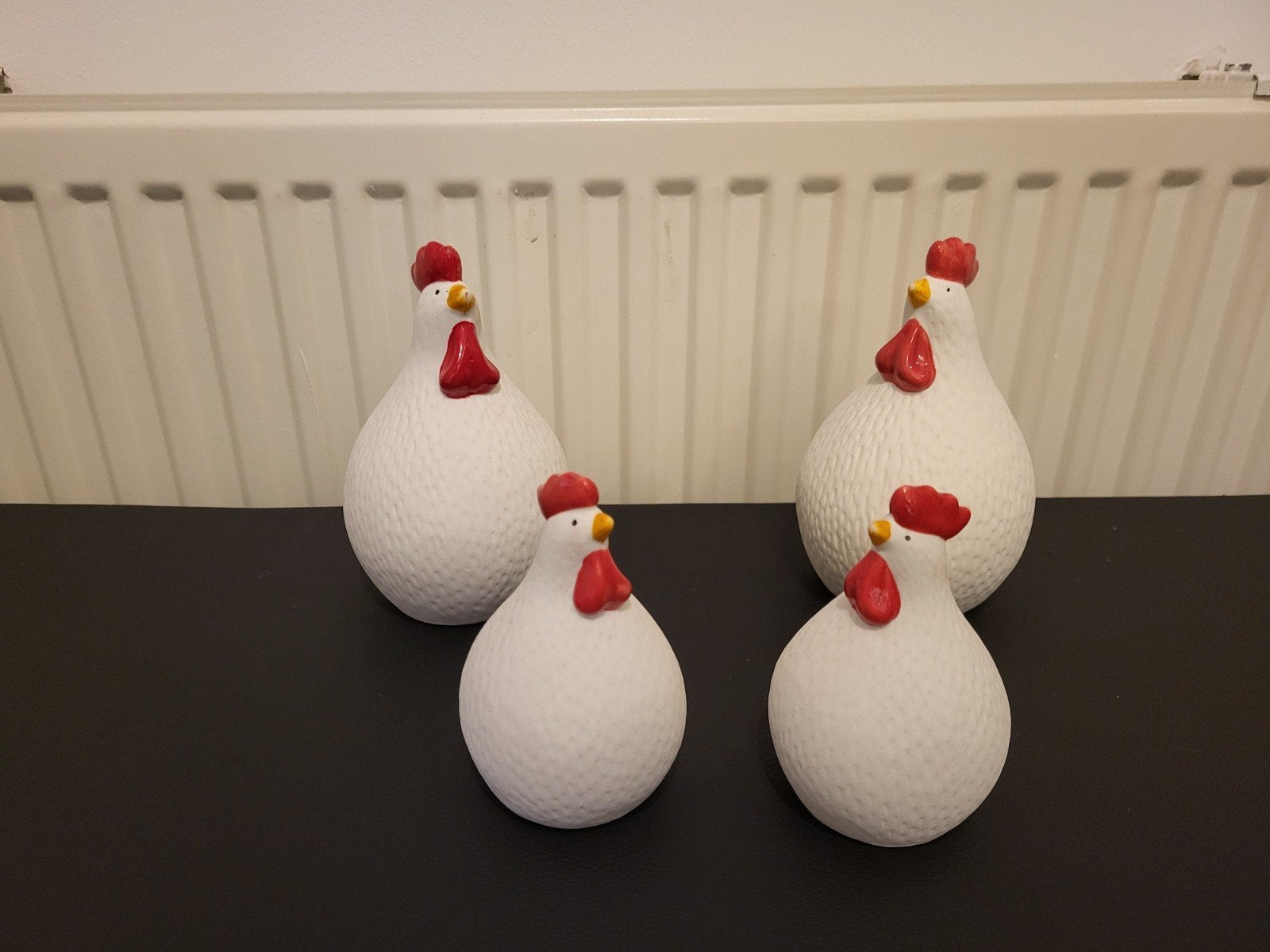 Set van 4 decoratieve kippen - Wit met rode kam, Huis en Inrichting, Woonaccessoires | Overige, Gebruikt, Steen/keramiek, Wit
