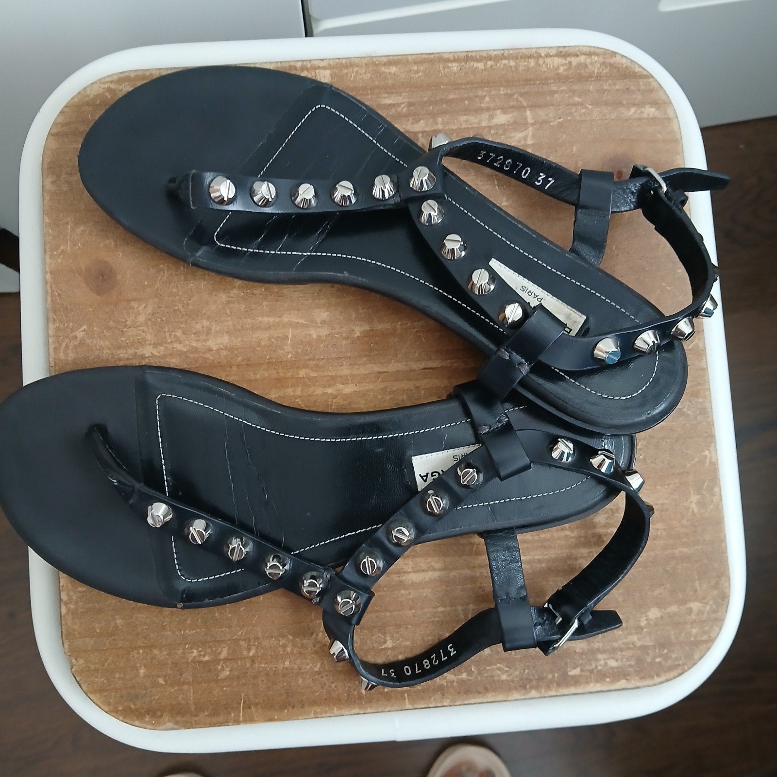 Balenciaga sandalen met studs - Maat 37, Kleding | Dames, Schoenen, Balenciaga, Zwart, Gedragen, Sandalen of Muiltjes