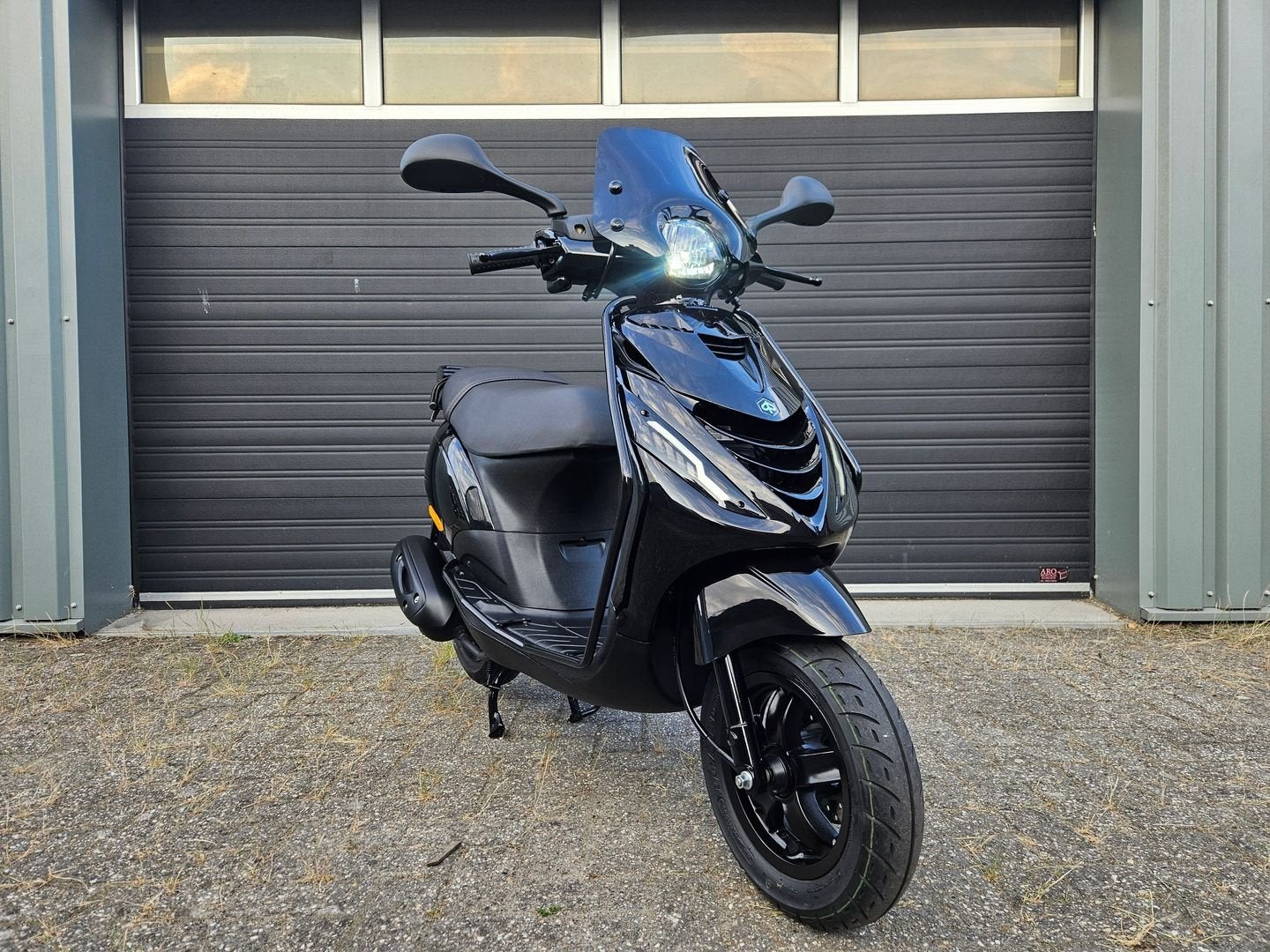 PIAGGIO ZIP 4T E4 BROM BJ2019 FULL BLACK 2219KM 1E EIGENAAR!, Fietsen en Brommers, Scooters | Piaggio, Zo goed als nieuw, Zip