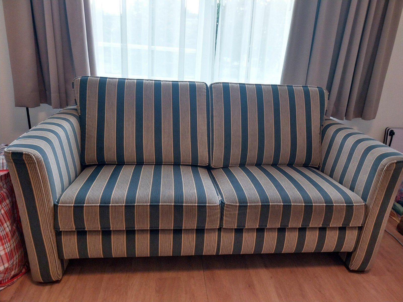 Gratis comfortabele gestreepte tweezitsbank (Almelo), Ophalen of Verzenden, 75 tot 100 cm, Tweepersoons, 150 tot 200 cm
