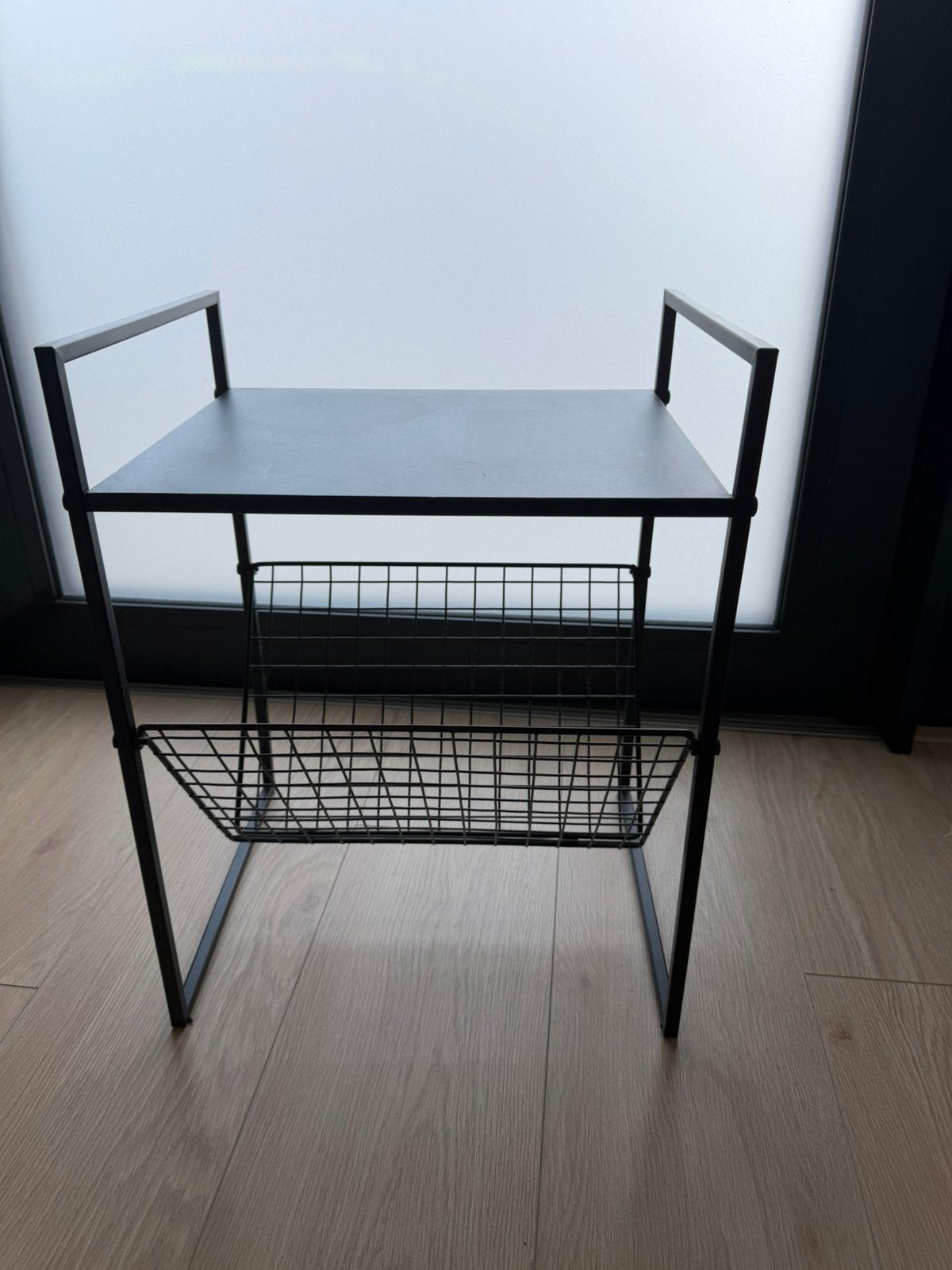 Black sidetable, Ophalen, Minder dan 50 cm, Zo goed als nieuw, 25 tot 50 cm