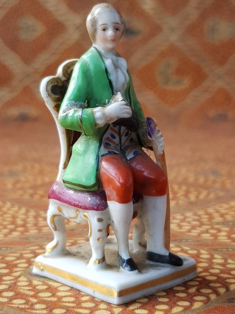 Mooi antiek beeldje uit Oostenrijk van een man 6,5 cm., Antiek en Kunst, Ophalen of Verzenden