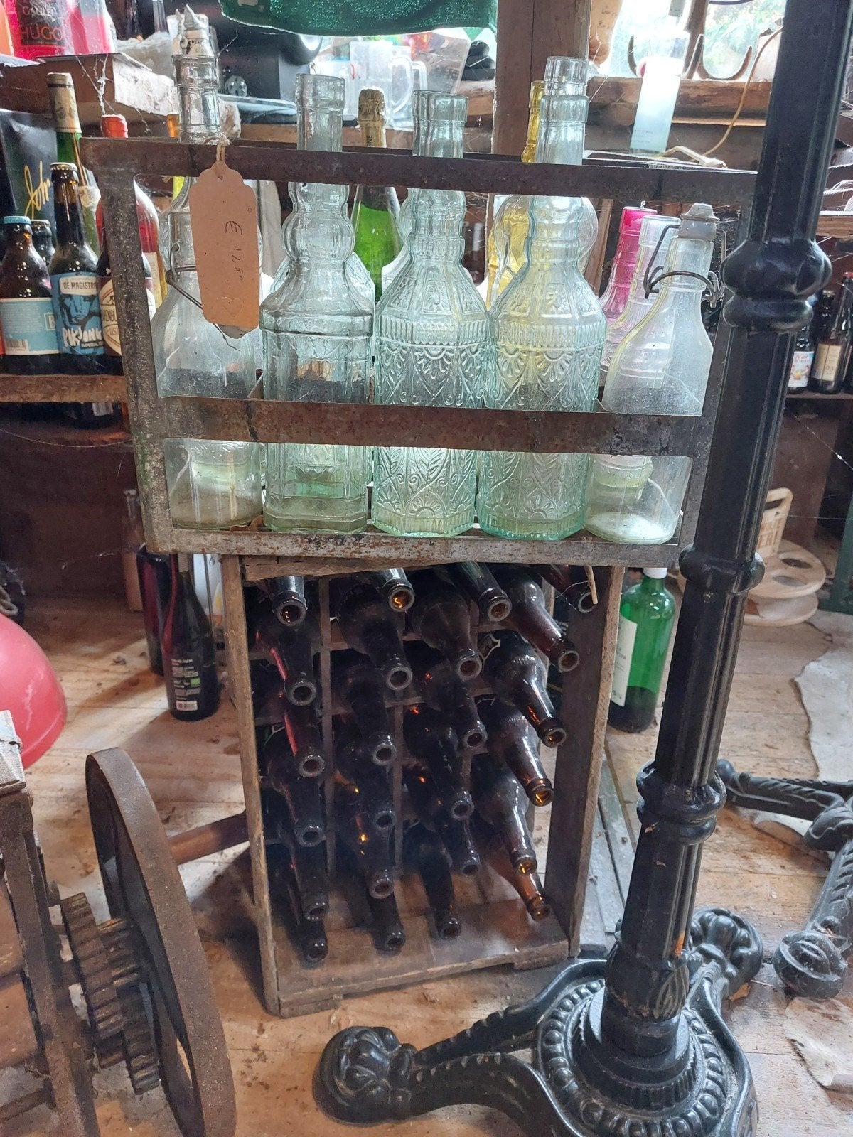 Houten en stalen krat met of zonder flessen., Ophalen