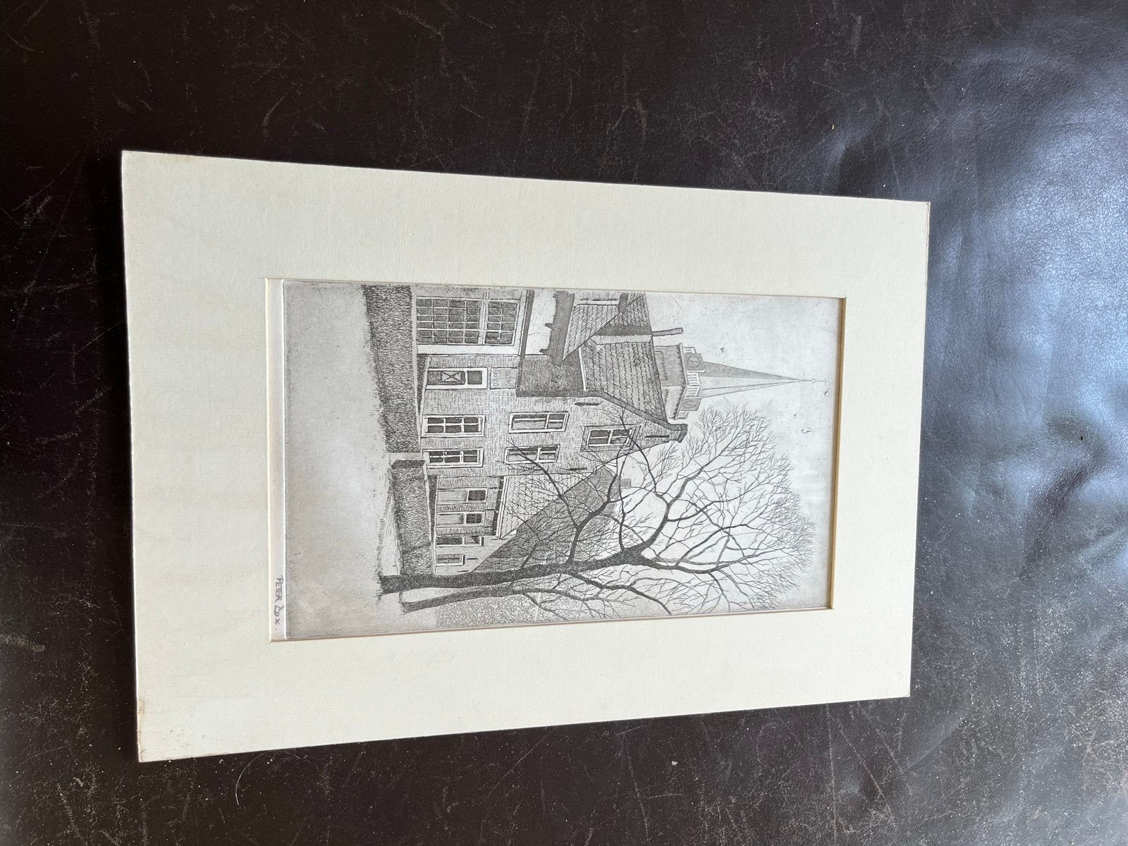Ets van een gebouw met boom, gesigneerd, Antiek en Kunst, Kunst | Etsen en Gravures, Ophalen, Architectuur, Gesigneerd, 1950 - 1999
