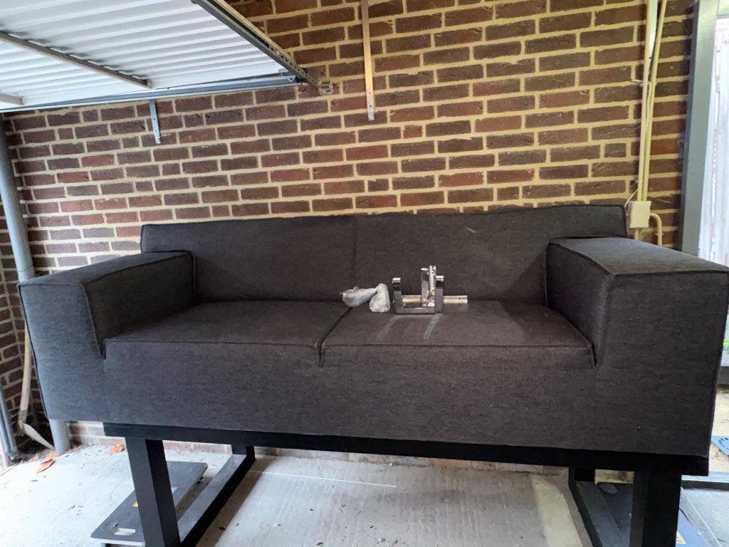 Grijze bank, Ophalen, Driepersoons, 75 tot 100 cm, Zo goed als nieuw