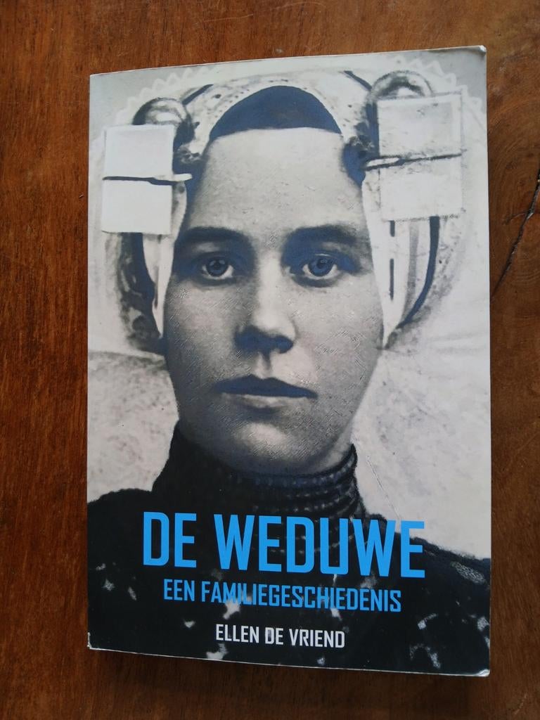 WD015 Weduwe - Een Familiegeschiedenis door Ellen de Vriend, Boeken, Geschiedenis | Stad en Regio, Gelezen, Ophalen of Verzenden