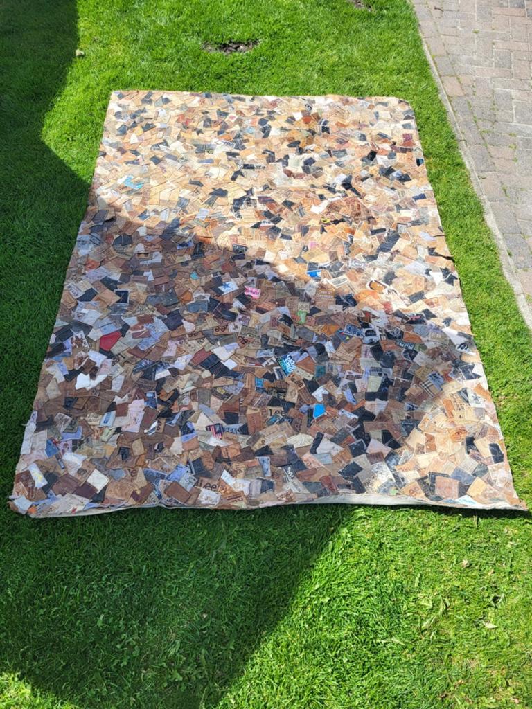 Uniek Vloerkleed van Gerecyclede Jeans Labels, Ophalen, Gebruikt, 50 tot 100 cm, 150 tot 200 cm