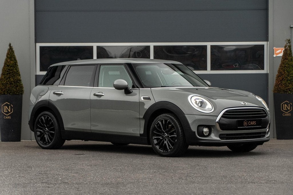 Mini Clubman 1.5 One Chili Serious Business | MOONWALK GREY, Auto's, Voorwielaandrijving, Stof, Gebruikt, Met garantie (alle)